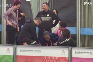 上海隊(duì)奪全運(yùn)男足U20季軍，81歲徐根寶看臺(tái)上激動(dòng)慶祝勝利