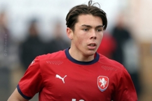 虎父無犬子！布馮兒子路易斯代表捷克U19出戰(zhàn)，上演帽子戲法