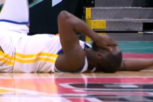 妹寫反！文班甩手打到追夢(mèng)面部 裁判吹罰進(jìn)攻犯規(guī)！