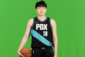 城市版球衣定妝照！美網(wǎng)友呼吁：讓楊瀚森每場(chǎng)打48分鐘吧 拜托