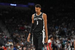 文班：我一直關(guān)注勇士隊 當(dāng)他們找到勢頭時就很難被阻止