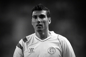 世體：塞維利亞及其國王杯對手將悼念致敬已故球員雷耶斯