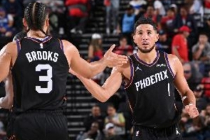 布克：比賽打得不容易 我們有狄龍古德溫能適應(yīng)高強(qiáng)度對抗