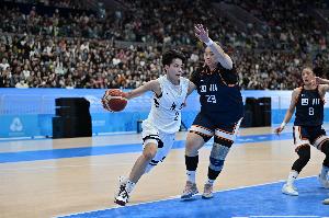 砍22分1板3助1帽！解說：這次真的得夸楊舒予 她太穩(wěn)了