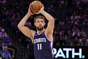 麥丹：小薩三節(jié)31分確實厲害 最后讓他在禁區(qū)里接球變得更困難了