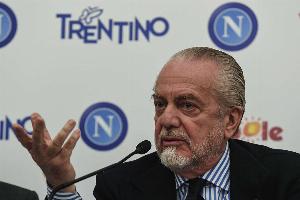 德佬：球員拿俱樂部的工資，我們理應(yīng)有權(quán)決定是否讓他們?nèi)谊? >
                                        </div>
                                    </div>
                                                                        <div   id=