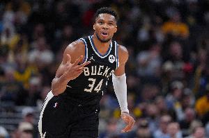 被包夾也能打！字母哥送賽季新高18助 另砍下25分7板&7失誤略多