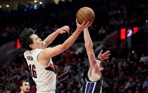 隊(duì)記：發(fā)展聯(lián)盟沒(méi)像樣的中鋒 尤班克斯那樣的都沒(méi)有 但有鍛煉價(jià)值