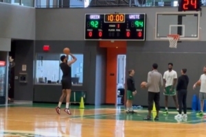 凱記：塔圖姆回到了凱爾特人訓(xùn)練館 并進(jìn)行了簡單的投籃訓(xùn)練