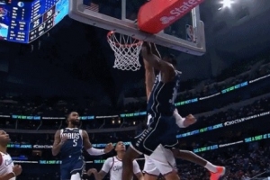 死亡隔扣！西塞接拉塞爾助攻 隔扣大洛佩斯打成2+1