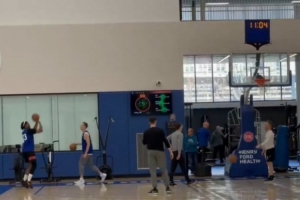 目前歸期未定！艾維手術后首次進行投籃訓練 底角三分6中3