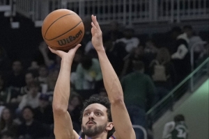 合計(jì)不到500萬工資！沙梅特19中12砍生涯新高36分 克拉克森拿24分