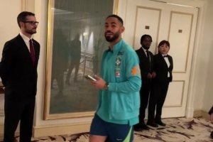 被槍迷問是否加盟阿森納！庫尼亞起初拒答，隨后笑答“不，謝謝”