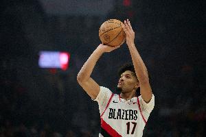 中規(guī)中矩！夏普16中7拿到19分8板3助1斷1帽