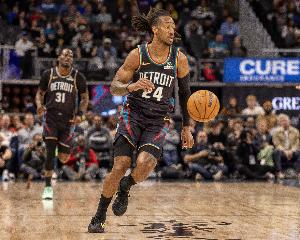 真危險(xiǎn)??！賈旺特·格林外線被撲倒打成3+1