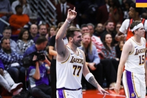 湖人2勝0負(fù)凈勝分+19暫列杯賽B組第一 隨后將主場(chǎng)迎戰(zhàn)快船獨(dú)行俠