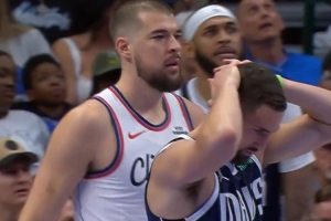 這是你！？祖巴茨搶斷一條龍后衛(wèi)式上籃 克萊都被打抱頭了