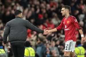 太陽(yáng)報(bào)：達(dá)洛特參加曼聯(lián)商業(yè)媒體日活動(dòng)，客串廣告拍攝