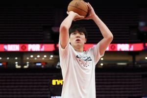 好起來了！楊瀚森擋拆下順 帶一點(diǎn)點(diǎn)后仰的中投空心入網(wǎng)！