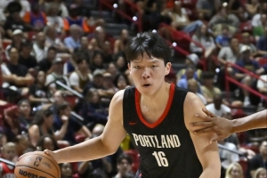 朱芳雨：小楊體能&犯規(guī)沒(méi)問(wèn)題時(shí)能掌控G聯(lián)盟比賽 達(dá)到了鍛煉目的