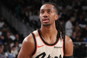 持續(xù)發(fā)揮!丹尼斯·詹金斯5記三分拿下19分3板8助1斷