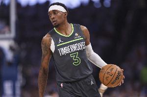 華子：麥丹在休賽期進(jìn)步太大了 只要他參與進(jìn)攻就對球隊(duì)有益