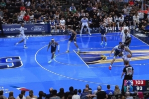 駕輕就熟！哈登對位弗拉格 一個(gè)撤步晃開直接中投命中