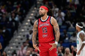 很頑強！阿爾瓦拉多追身三分命中 鵜鶘末節(jié)8-0打停湖人