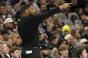 威利·格林執(zhí)教鵜鶘5季150勝190負(fù)&勝率44.1% 兩次季后賽首輪出局