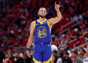 現(xiàn)象級！庫里開季前11戰(zhàn)3次轟下40+ 個人生涯第2次&上一次拿到MVP