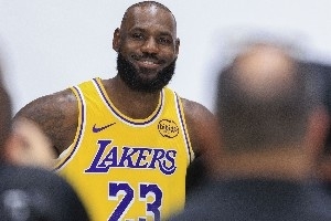 1萬助有多難？共8人有一前鋒 神將7次單季助攻破千 哈登有機會？