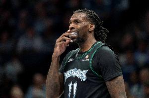 填滿(mǎn)數(shù)據(jù)欄！里德全場(chǎng)12投5中 得到12分12板4助2斷2帽