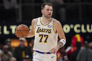 東契奇開(kāi)賽季9戰(zhàn)得至少300分75板75助 歷史最快&追平22年的自己