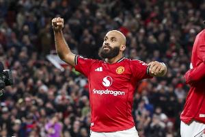 卡里克：姆伯莫能適應(yīng)在大俱樂(lè)部踢球，他表現(xiàn)很穩(wěn)定