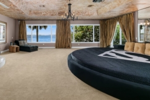 鯊魚：已賣了奧蘭多的豪宅 但那個能容納50人的床我仍在用