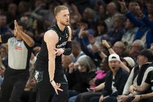 三分殺人！迪文岑佐11中6&三分10中5拿到20分 另有6板5助1斷