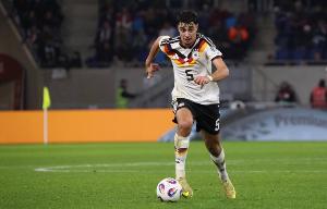 小鬼當(dāng)家！21歲帕夫洛維奇挑德國(guó)中場(chǎng)大梁，身價(jià)5500萬(wàn)拜仁未來(lái)星