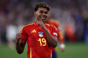 阿斯：亞馬爾想要參加明年3月歐美杯，希望巴薩和西班牙足協(xié)和解