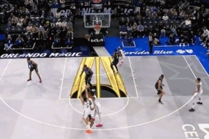 危險！薩格斯撲防杰明三分犯規(guī) 裁判回看升級一級惡意&三罰一擲