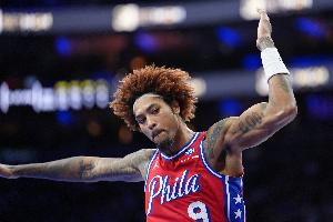 有點(diǎn)離譜??！烏布雷反擊上空籃飛了