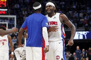 斯圖爾特談逆轉(zhuǎn)：我們加大了防守強(qiáng)度一直保持 對(duì)手頂不住了