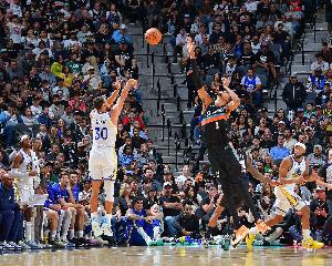 創(chuàng)N個紀(jì)錄！勇士曬庫里昨日數(shù)據(jù)：比肩喬詹 9三分場次超2-5名之和