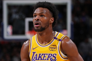 小詹杜連線！布朗尼斷球反擊助攻新秀蒂耶羅暴扣