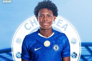 羅馬諾強調(diào)：切爾西已經(jīng)簽下16歲中衛(wèi)奧多涅斯，而不是接近簽下