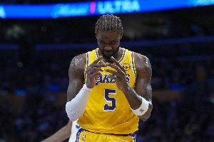 攻防完美！艾頓上半場(chǎng)10投7中砍下16分6籃板2搶斷 正負(fù)值+17