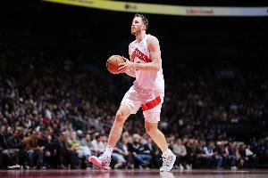 沒想到啊！珀爾特爾假傳真突迎著兩人補防直接隔扣