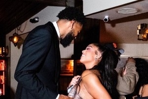 唐斯30歲生日女友告白:他總是給我?guī)黻?yáng)光 無法想象沒你的日子