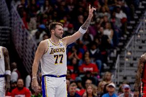 三雙雛形？東契奇首節(jié)得到12分3籃板5助攻 正負值+12！