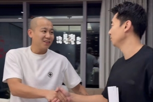 曹芳曬視頻和同曦簽試訓(xùn)合同：兄弟們?nèi)绻伊粝聛?lái)了 體測(cè)能過(guò)嗎