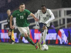 太陽報：吉滕斯傷勢無大礙，獲準繼續(xù)留在英格蘭U21